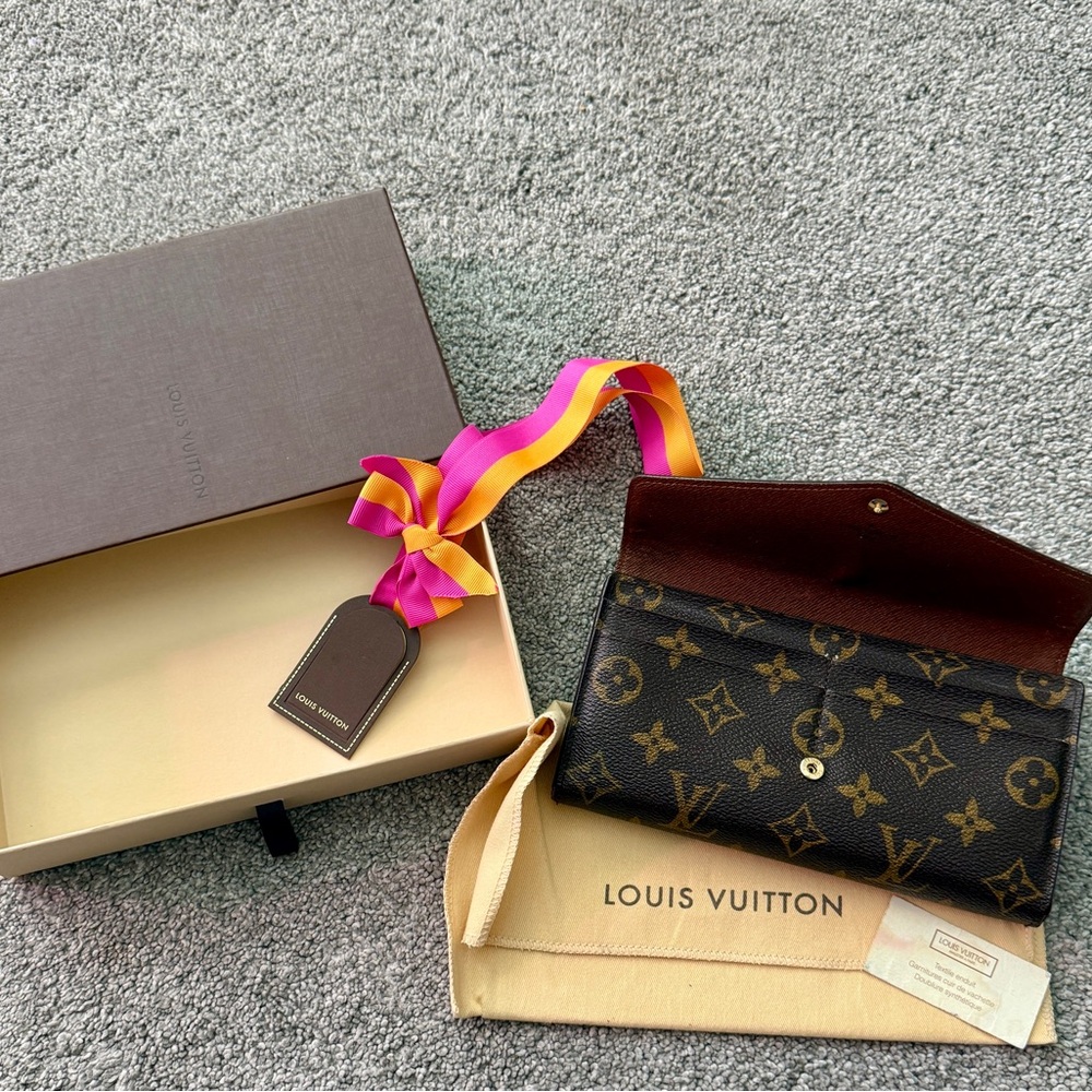 Authentic Louis Vuitton Brown Monogram Wallet with original box with ribbon
